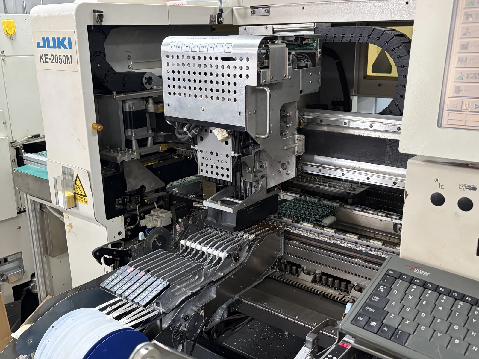 SMT placement equipment with component feeders on an assembly line